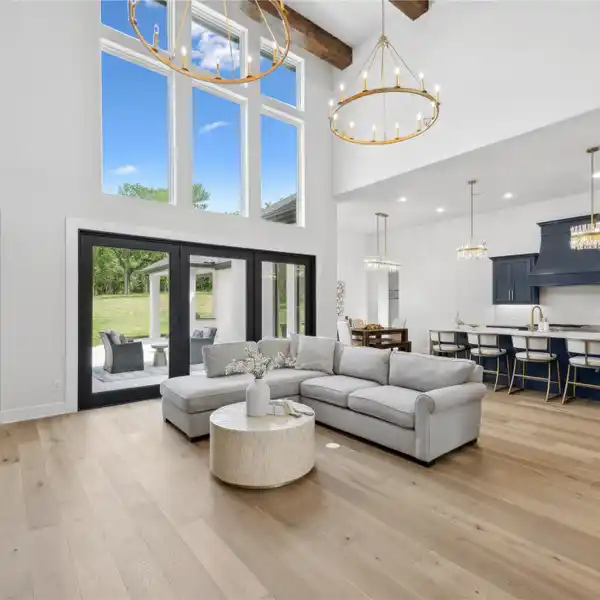 MODERN LUXURY IN PREMIER HILLSIDE