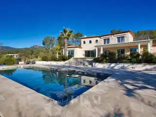 Luxurious Villa with Stunning Pool and Privacy