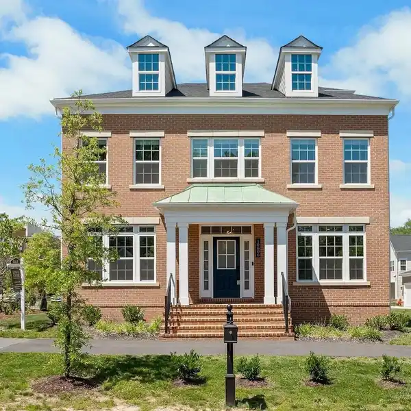 CITY LIVING MEETS SPACIOUS ELEGANCE AND CONVENIENCE