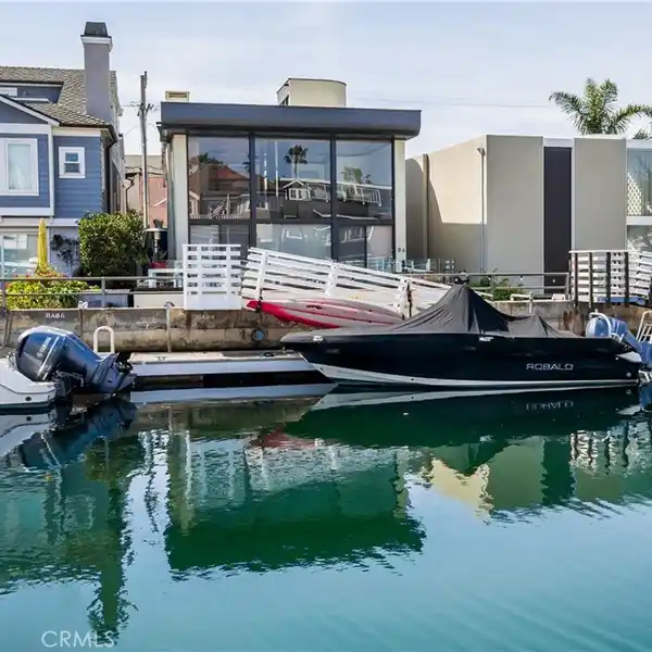 WATERFRONT MASTERPIECE ON EXCLUSIVE NAPLES ISLAND