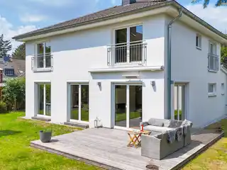 Modern Home with Many Extras and a Spacious Plot
