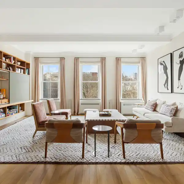 EXTRAORDINARY EIGHT-ROOM DUPLEX