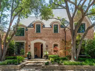 Modern Living with Classic Style