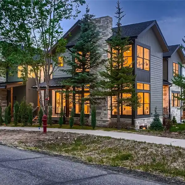 BRAND NEW LUXURY TOWNHOME
