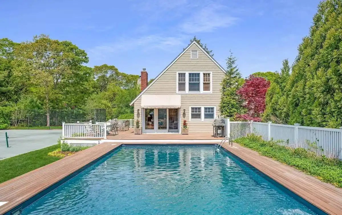 Lovely Rental Close to the Village and Beach