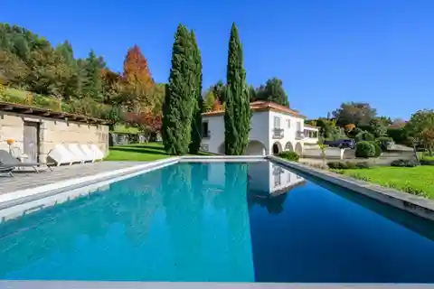 Grand Estate Blending Timeless Elegance and Modern Comfort