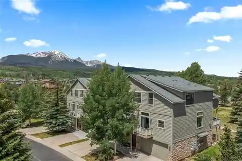 Rare End-unit Townhome in Prime Location