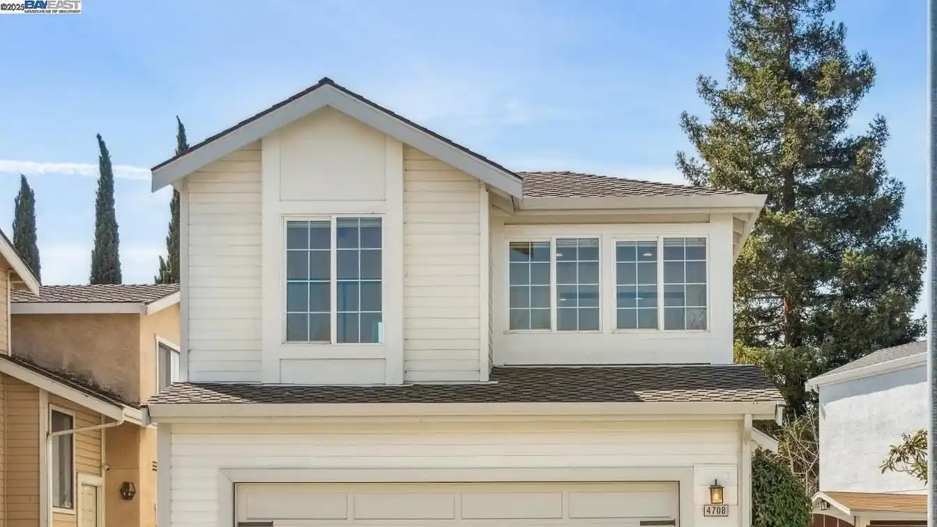 Fully Upgraded Gem on an Expansive Lot