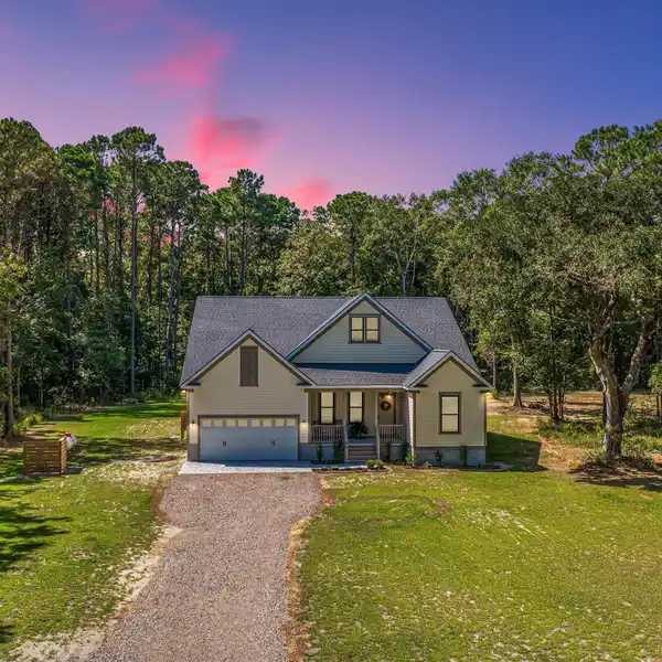 CUSTOM BUILT HOME IN BEAUTIFUL AWENDAW'S CHRIST CHURCH PARISH