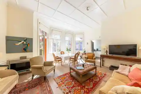 Raised Ground Floor Flat with Garden Access
