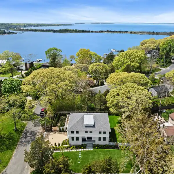 EXQUISITE HOME IN SOUGHT-AFTER REDWOOD