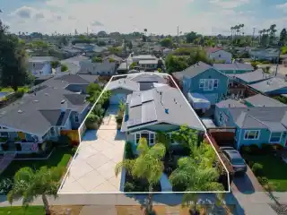 2 Homes / Investment / Multigenerational Living / Live in One Rent the 2nd