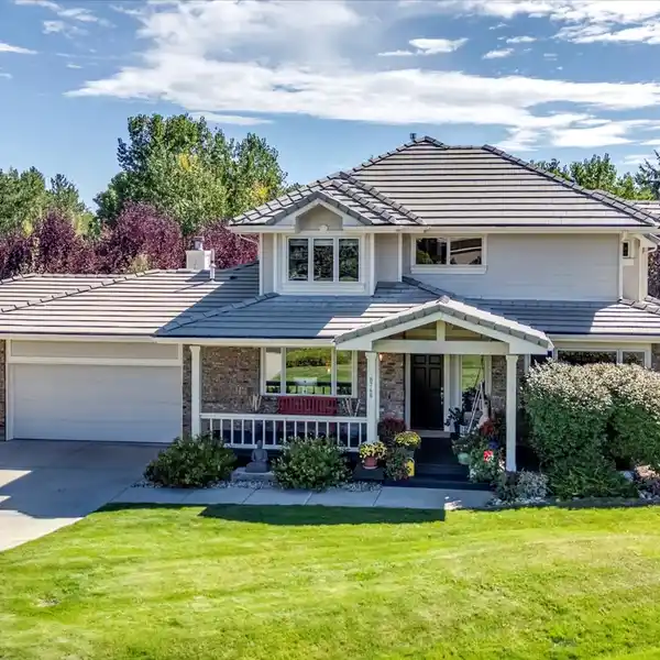 BEAUTIFUL UPDATED HOME ON A QUIET CUL-DE-SAC