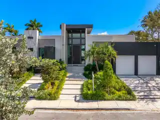 The Pinnacle of Waterfront Luxury in Riviera Isles