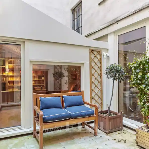 ATYPICAL PARIS APARTMENT