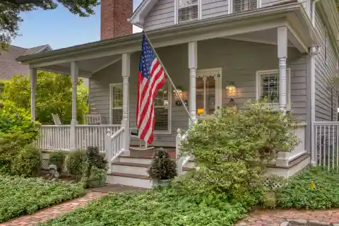 Quiet Southampton Gem with Modern Comforts