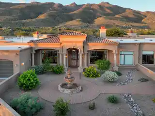 Luxury Desert Retreat with Breathtaking Mountain Views