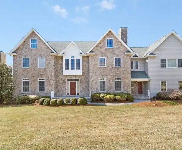 IMPRESSIVE COLONIAL ON 5.8 ACRES