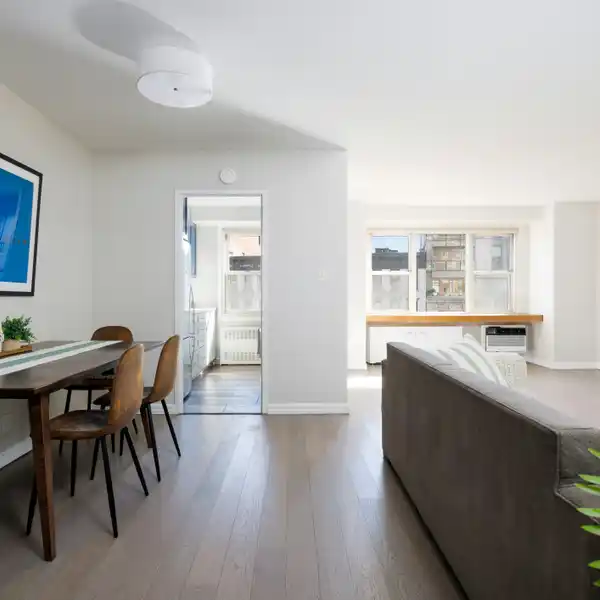 BEAUTIFULLY RENOVATED OVERSIZED ONE BEDROOM