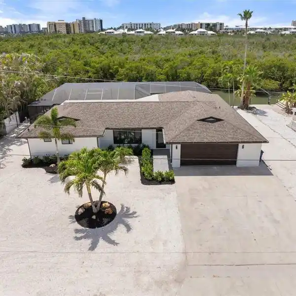 MODERN GULF-FRONT LIVING WITH SPACIOUS LANAI