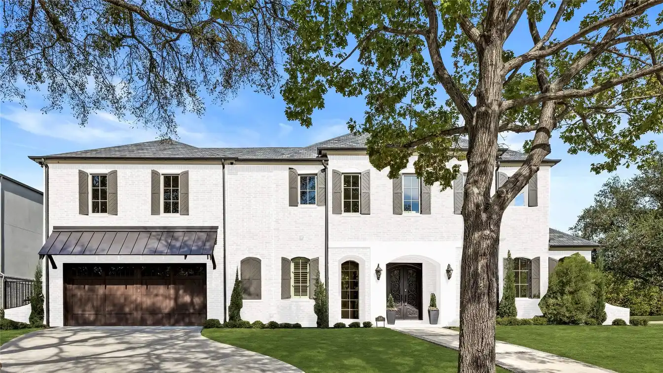 Modern Georgian Home in Coveted Glenridge Estates