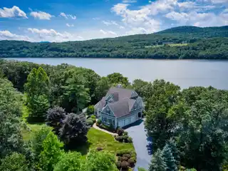 Prime Hudson Valley Living with River Views