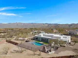 Breathtaking Contemporary Oasis