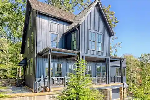 Unique Family Retreat in Burton