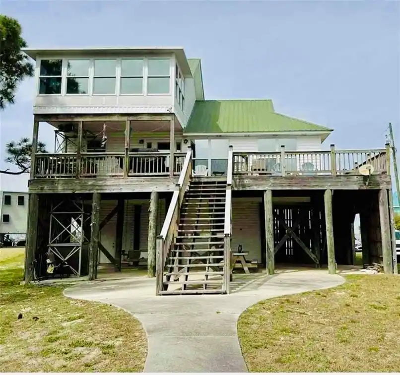 Private Bayfront Living with Boat Access