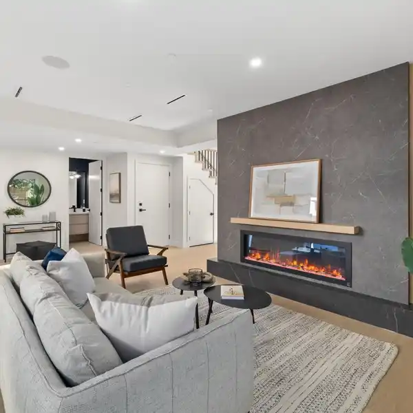 THOUGHTFULLY DESIGNED FULLY DETACHED TOWNHOUSE