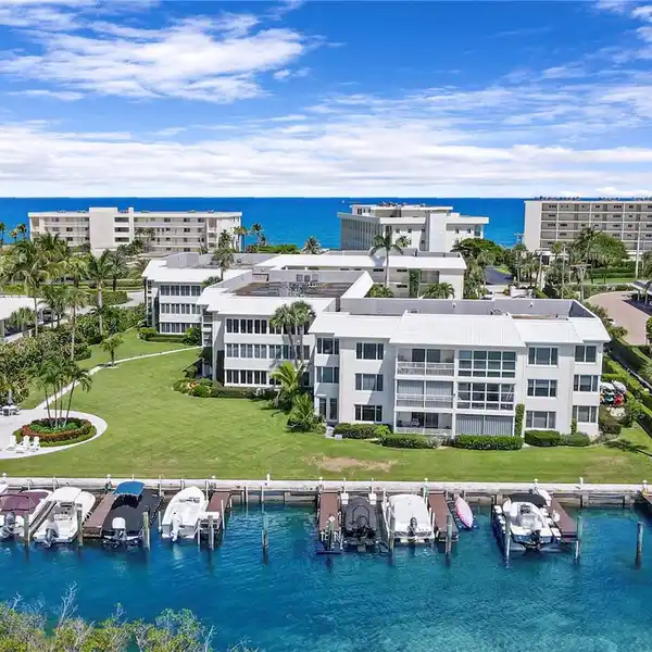 FANTASTIC OPPORTUNITY ON JUPITER ISLAND