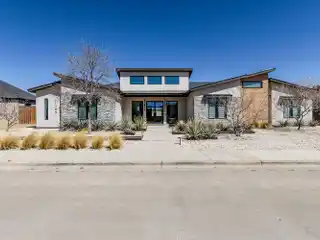 Custom Luxury Living with Smart Home Features