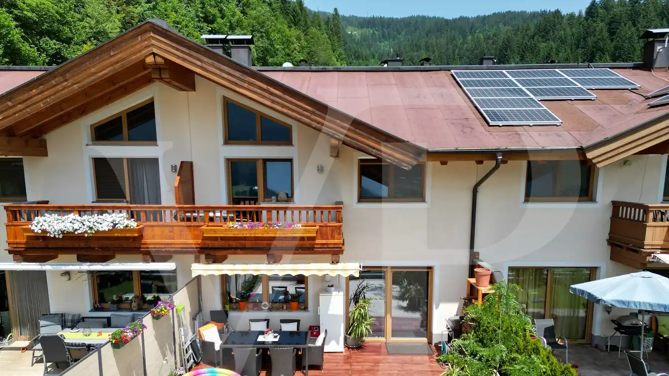 Sunny Terraced House in a Panoramic Location