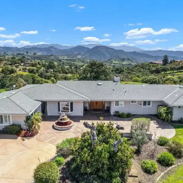 SERENE COUNTRY LIVING WITH PANORAMIC VIEWS