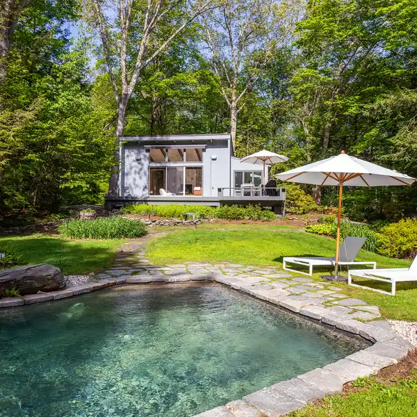 MID-CENTURY GEM ON NEARLY 5 ACRES