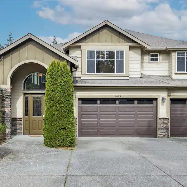 EXCEPTIONAL CRAFTSMAN HOME WITH GREAT SPACE