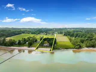 Private Waterfront Paradise