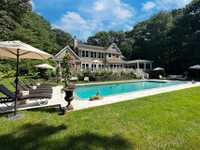 TRADITIONAL CONTEMPORARY HOME NEAR EAST HAMPTON VILLAGE