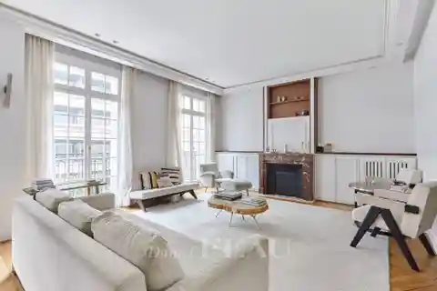 Sophisticated Flat Moments from Parc Monceau