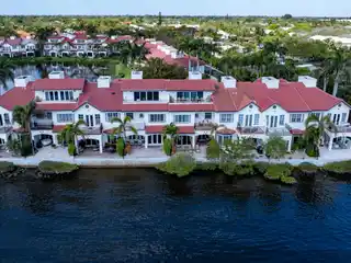 Relaxed Luxury Living in the Estuary