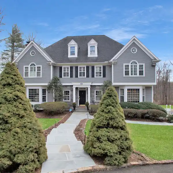 COLONIAL HOME ON A PREMIER CUL-DE-SAC