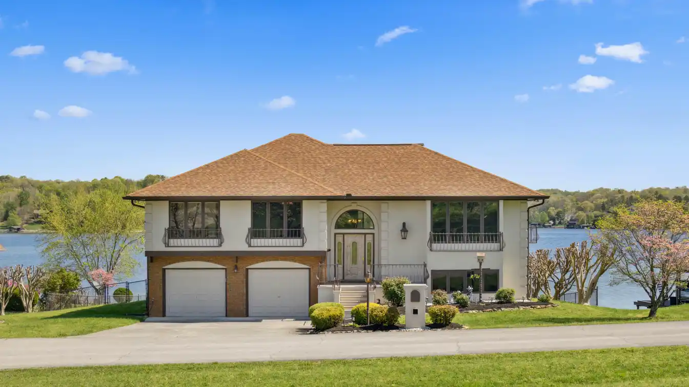 Lovely Home on the Main Channel of Fort Loudon