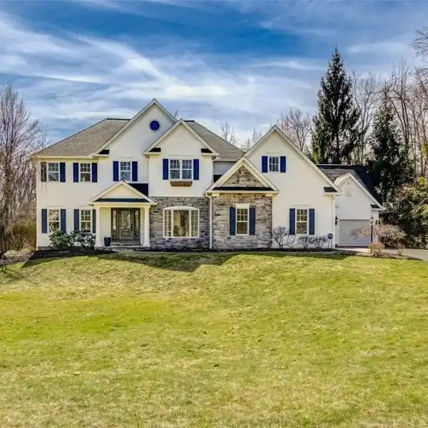STRIKING AND SPACIOUS COLONIAL