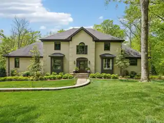 Sophisticated Living Amidst Natural Surroundings