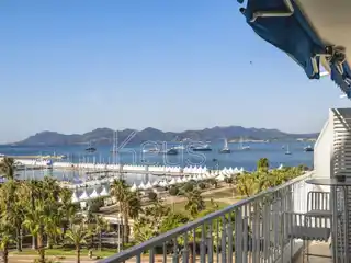 Stunningly Renovated Apartment with a Breathtaking View of the Sea