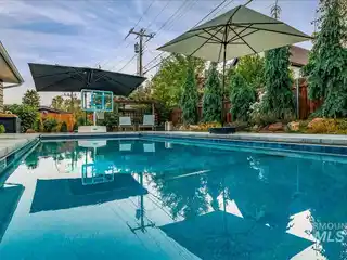 Beautifully Renovated Home Blending Luxury and Comfort