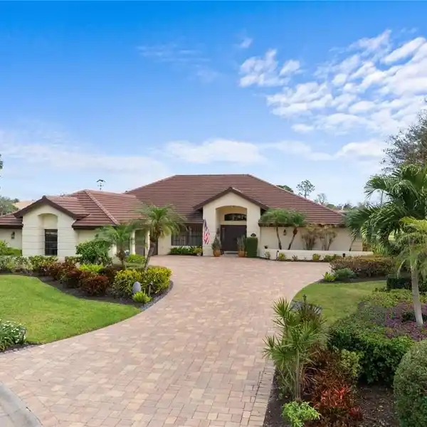 ONE-OF-A-KIND RESIDENCE IN WILDCAT RUN GOLF AND COUNTRY CLUB