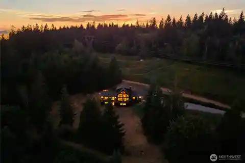 Private Retreat on 7.64 Acres