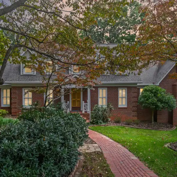 WARM SOPHISTICATION IN CRAMER MOUNTAIN