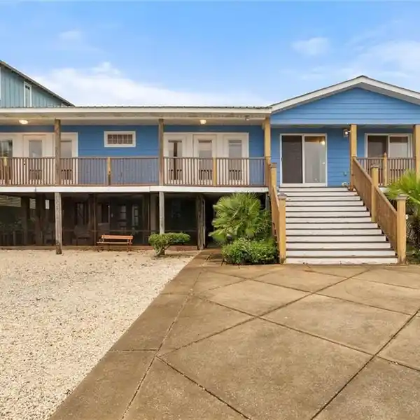 COASTAL LIVING HOME WITH BREATHTAKING VIEWS